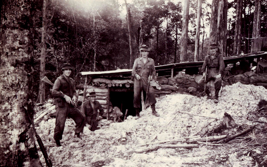 Heavy Drop lads attached to 2 Para Borneo 1965